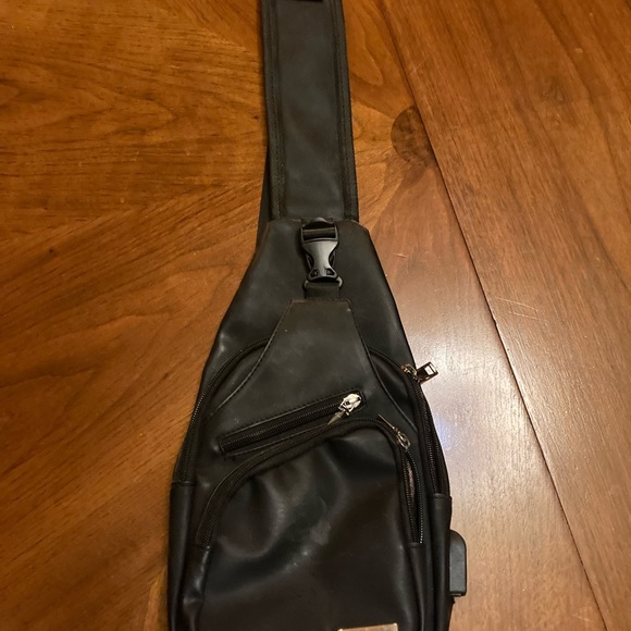 Waterproof sling bag - Picture 1 of 4